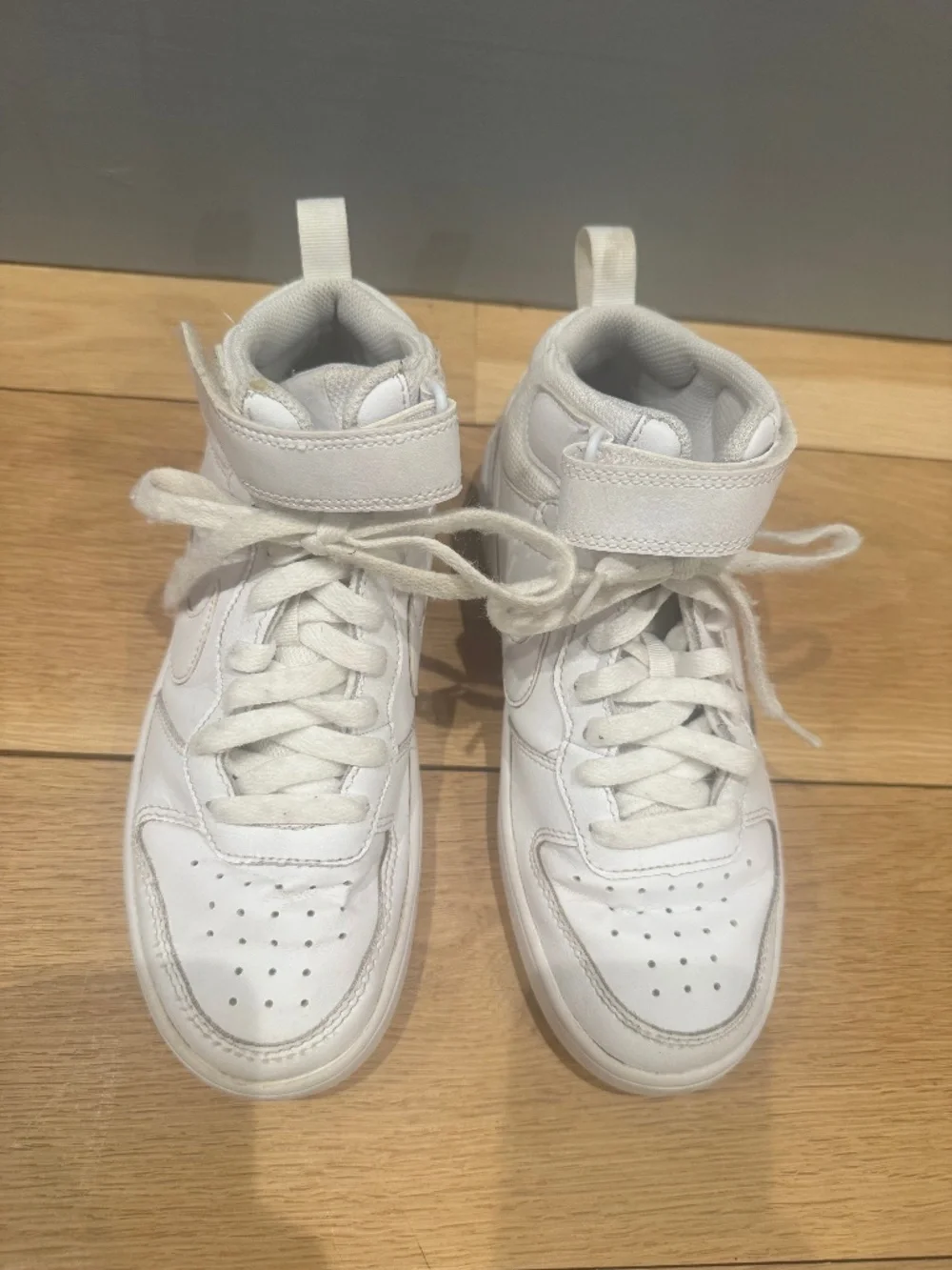 Nike Kids Court Borough Mid 2 white-Sz 4.5 Youth